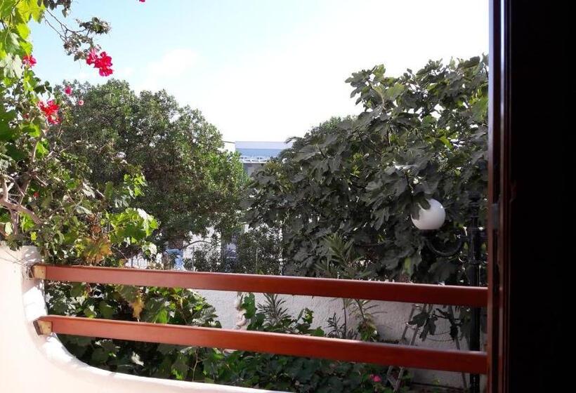 اتاق استاندارد با چشم‌انداز باغ, Maistrali
