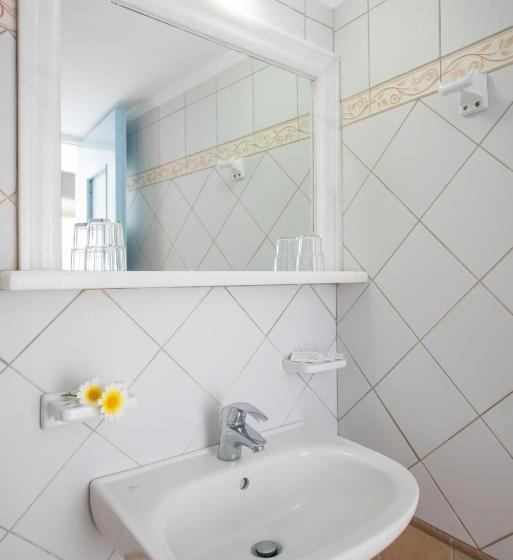 اتاق استاندارد چهار تخته, Olympia
