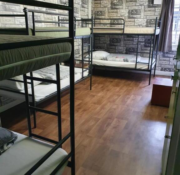 اتاق کلاسیک خانوادگی, International Budget Hostel City Center