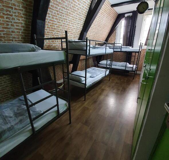 اتاق کلاسیک خانوادگی, International Budget Hostel City Center