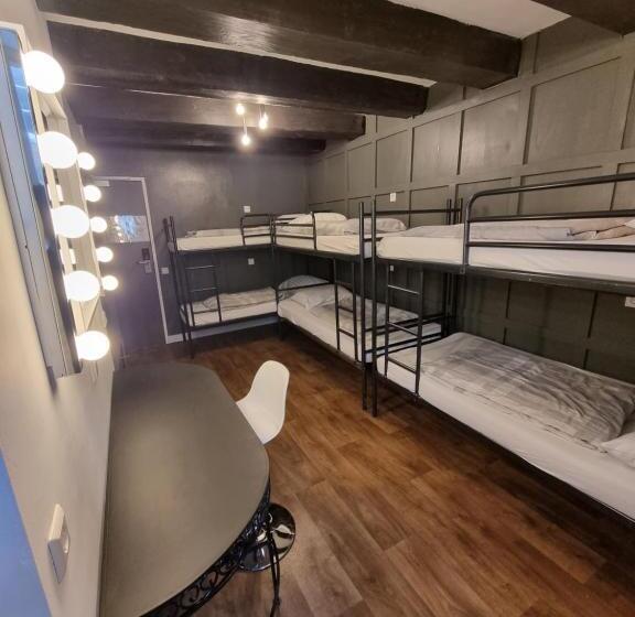 تختخواب در اتاق مشترک, International Budget Hostel City Center
