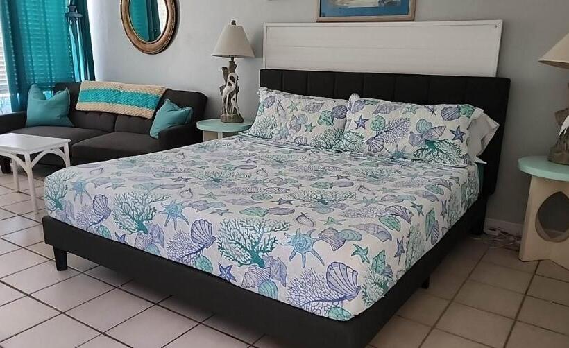 Студия Стандарт Вид на Море, Turquoise Beach Retreat~king Bed~daytona Beach