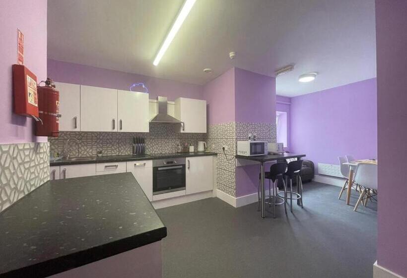 Apartamento 1 Dormitório Vista Mar, Neon 160