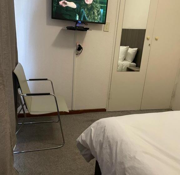Quarto Deluxe, Host Hub Guest House