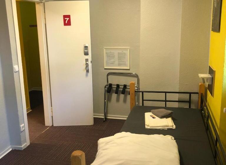 Quarto Economy, Backpackers Düsseldorf   Self Check In