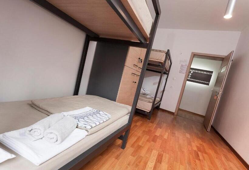 共用房间的床, Hostel Situla