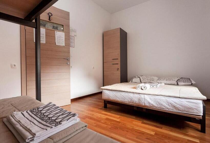 带共用浴室的标准房间, Hostel Situla