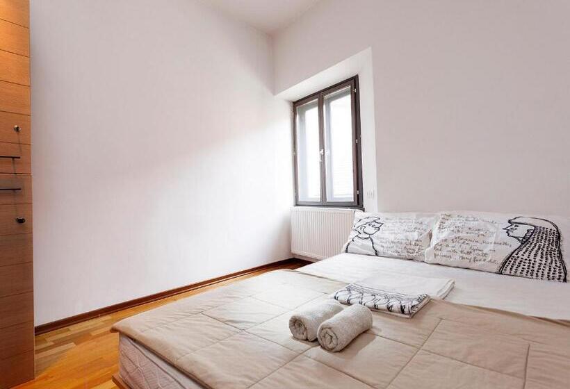 标准三人间共用浴室, Hostel Situla