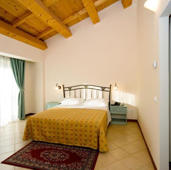 اتاق استاندارد سه نفره, Agriturismo Biologico Corte Aragonese