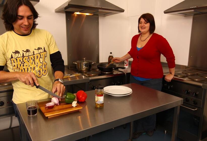 اتاق استاندارد سه نفره, Rowan Tree Hostel