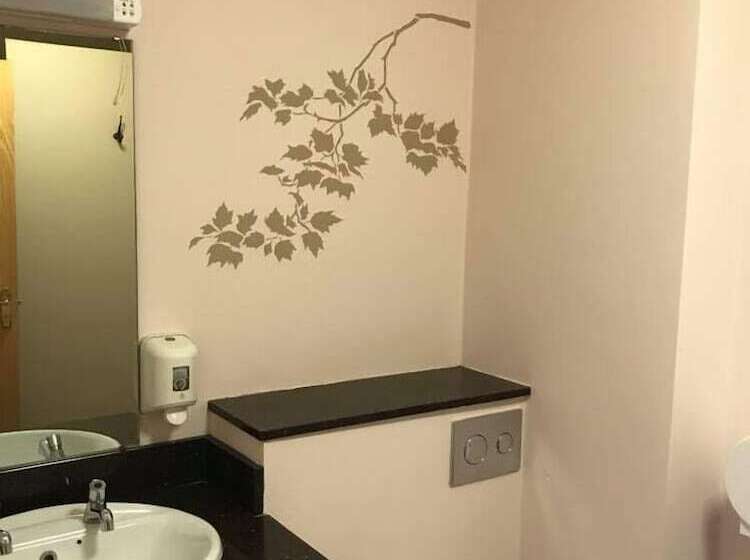 اتاق استاندارد سه نفره, Rowan Tree Hostel