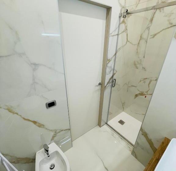 اتاق لوکس با بالکن, L’arco Bed&breakfast