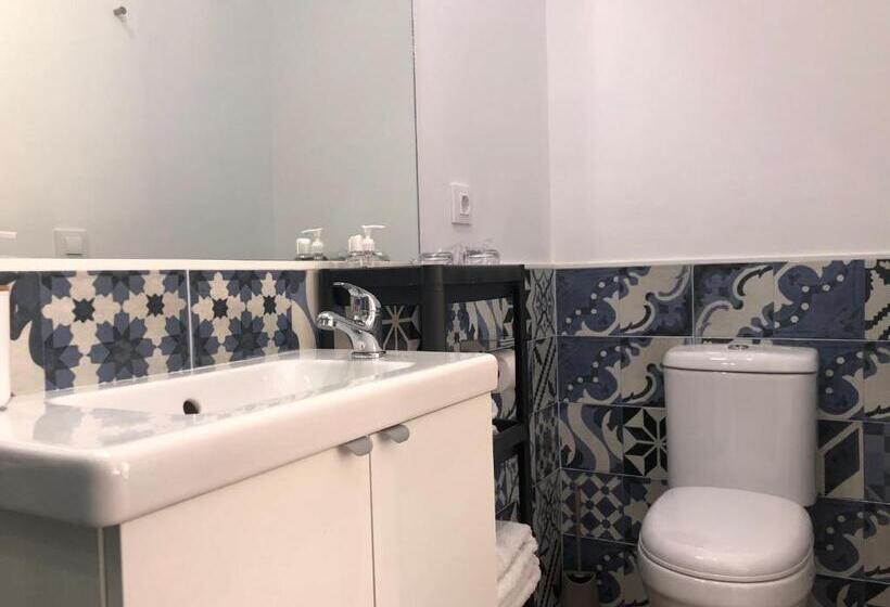 Standard Triple Room with Terrace, La Estacion