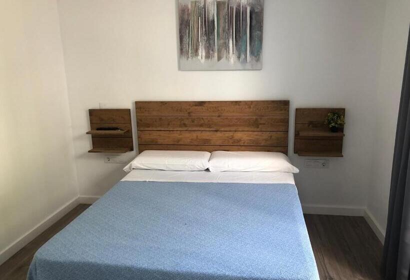 Standard Triple Room with Terrace, La Estacion