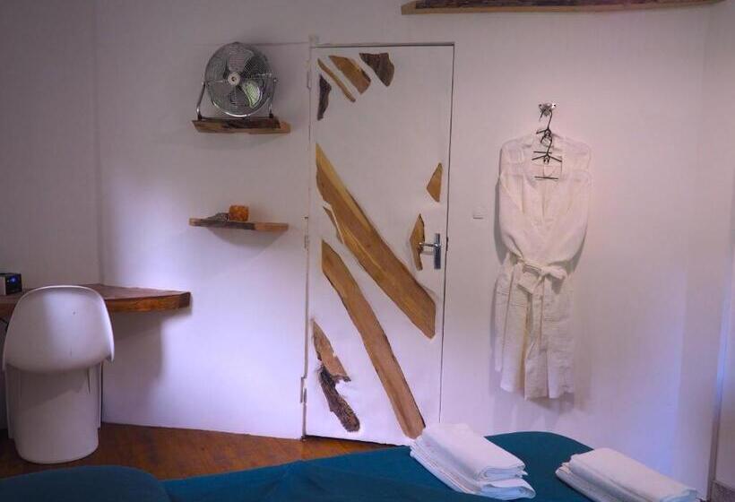 Quarto Estandar, Moulin Bas, Prés De La Rivière