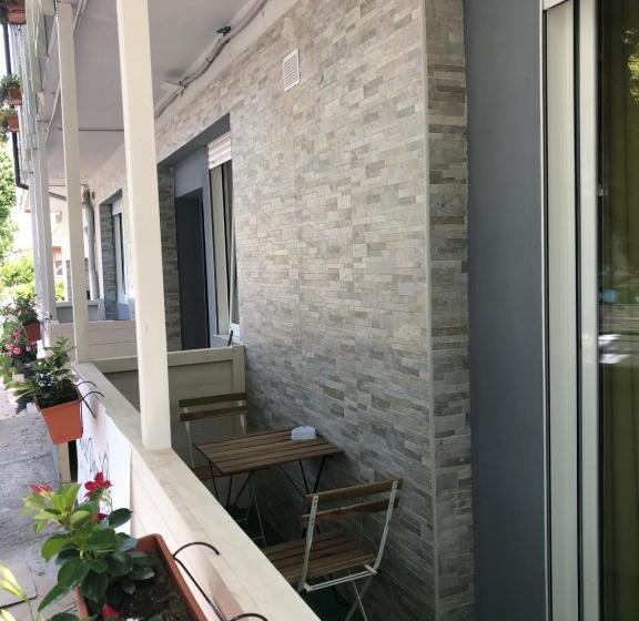 اتاق استاندارد سه تخته با بالکن, West Ponente