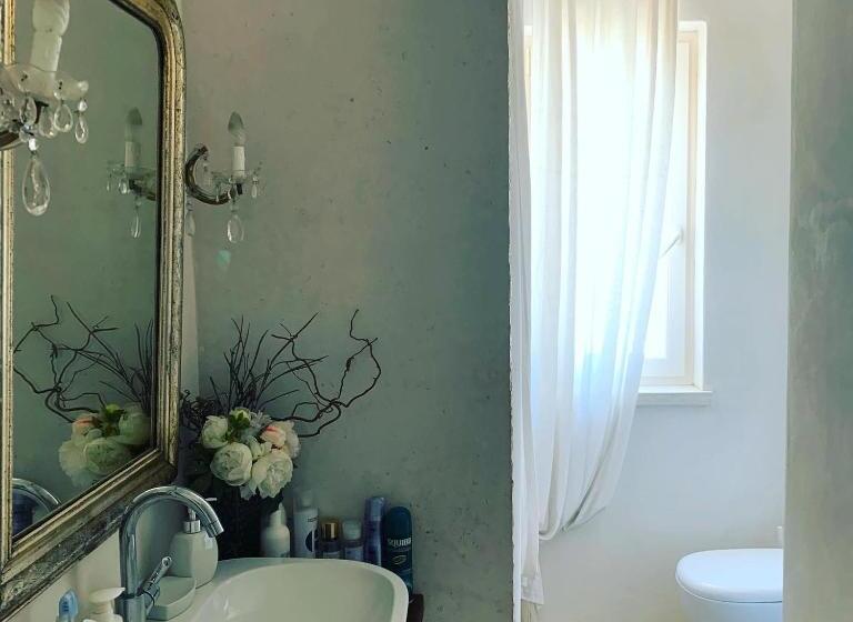 اتاق خانوادگی, B&b Donnamarta