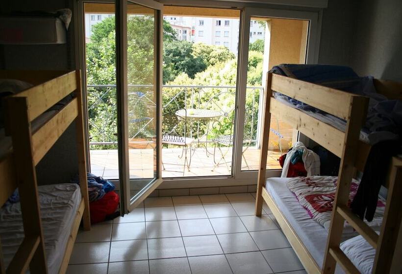 تختخواب در اتاق مشترک, La Petite Auberge De Saint Sernin