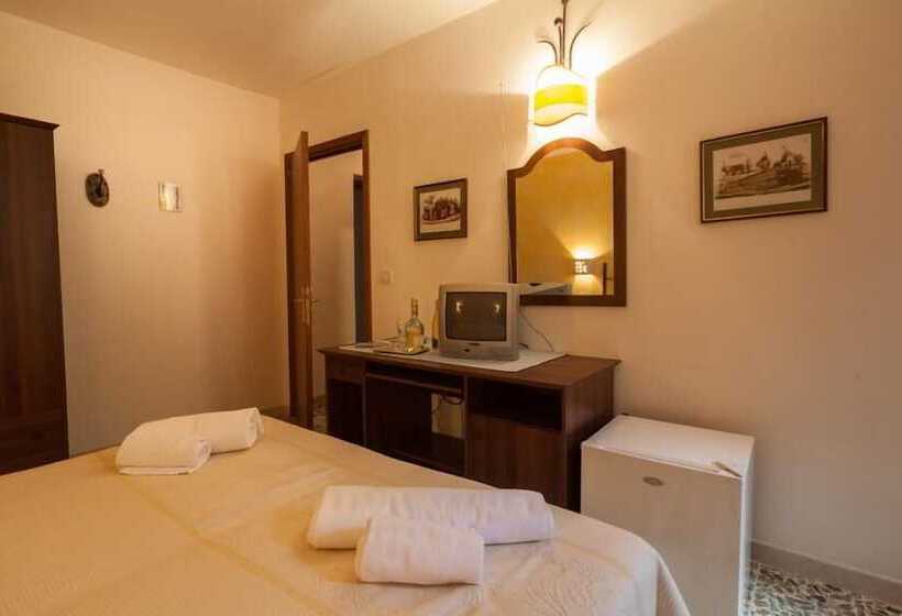 Номер Стандарт Трехместный, Su Ghindalu Guesthouse