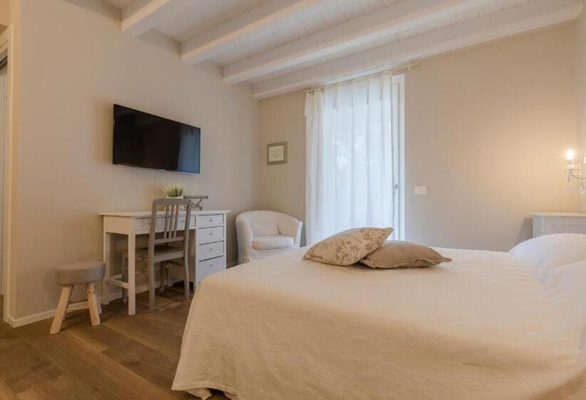 스탠다드 트리플 룸 풀장 전망, Il Cantuccio Sul Garda   Relais Di Charme