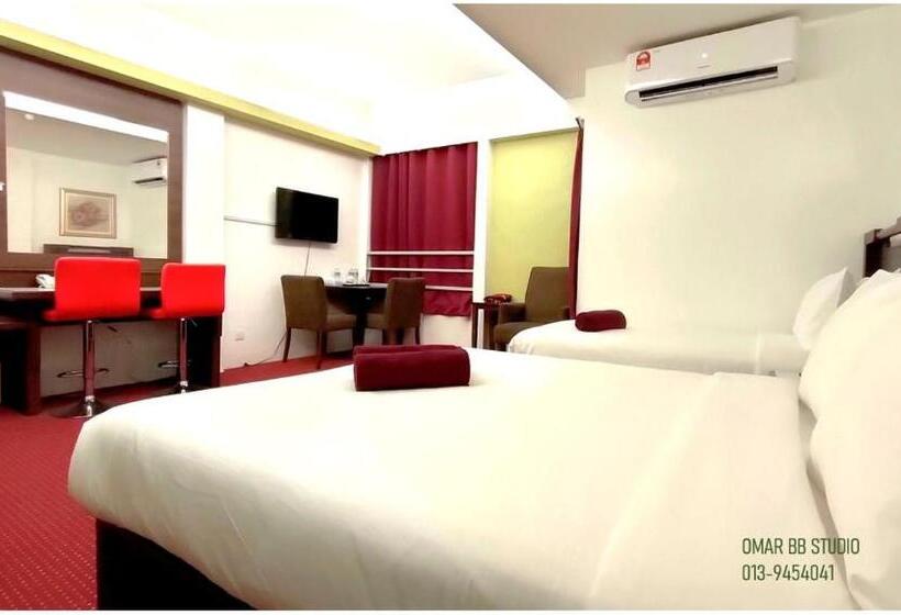 Quarto Triplo Estandar, Omar Bb Studio