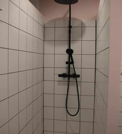 Quarto Estandar, Rosie S Club