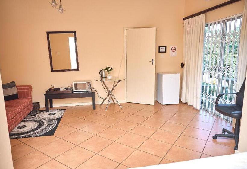 Номер Стандарт Трехместный, Seaview Executive Guest House