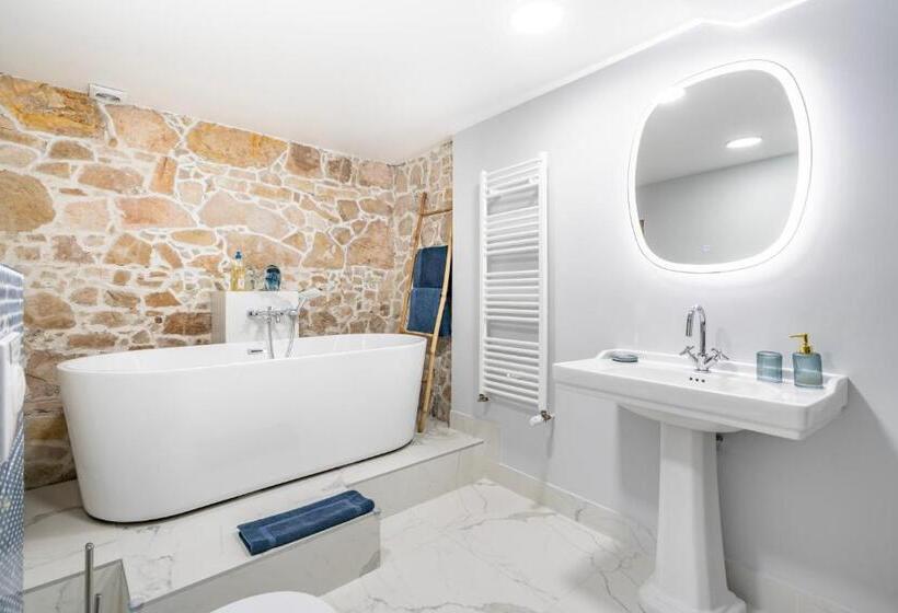 اتاق لوکس, Domaine Des Encourdoules