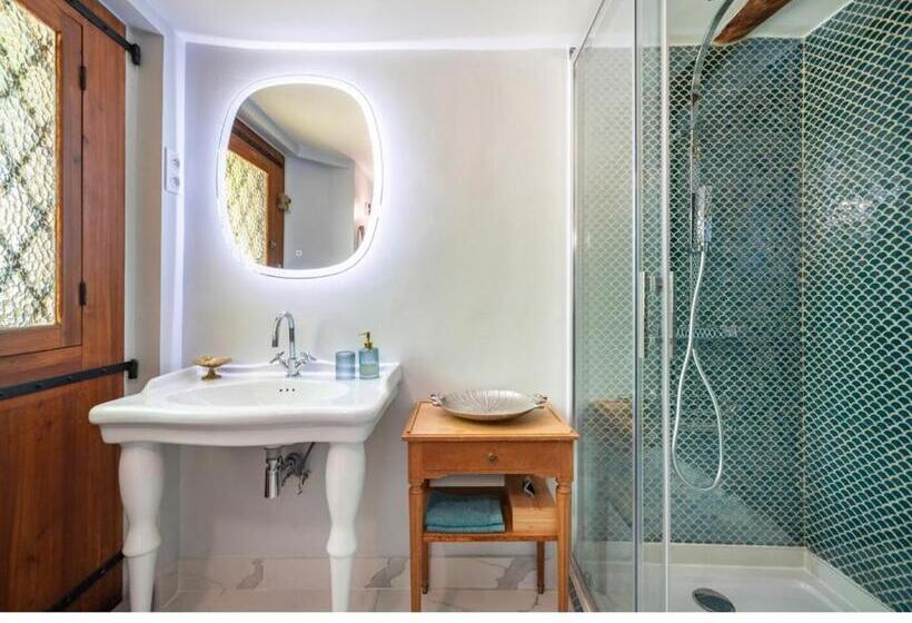 اتاق لوکس, Domaine Des Encourdoules