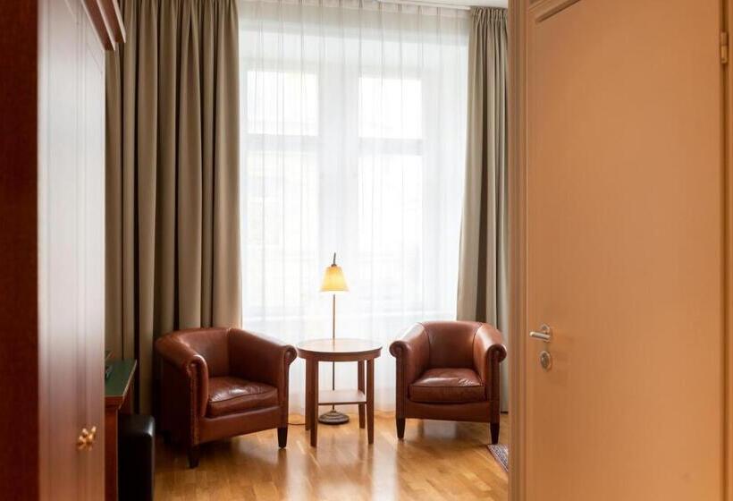 Семейный Номер, Bishops Arms Koping