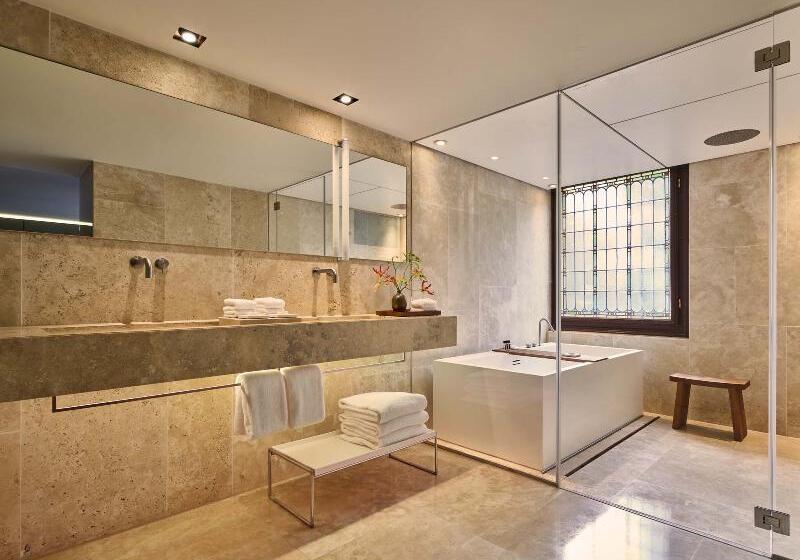 Deluxe Room, Conservatorium