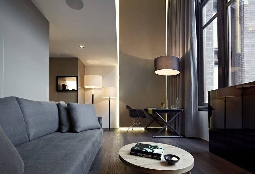 Junior Suite, Conservatorium