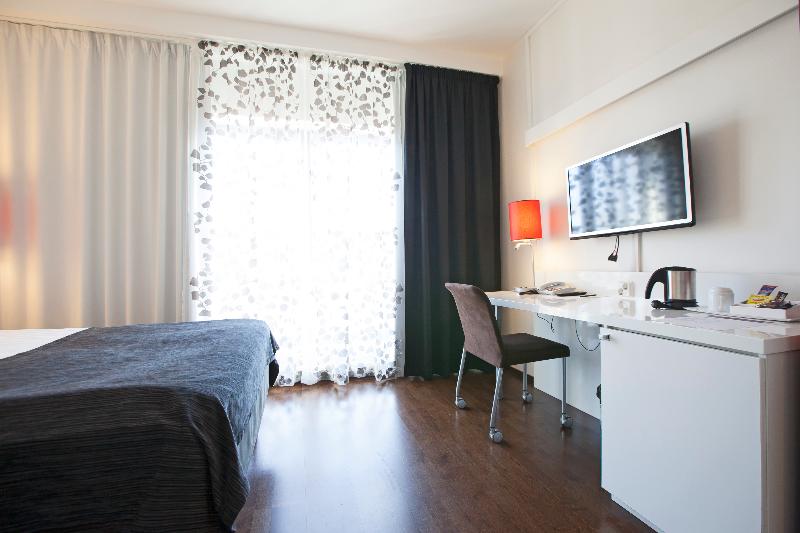 اتاق استاندارد با چشم‌انداز کوهستان, Ramada By Wyndham Baku