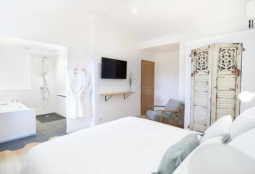 سوئیت با وان آب گرم, Maison 1634   Parking, Petit Dejeuner Compris, Proche Centre, Climatisation, Piscine