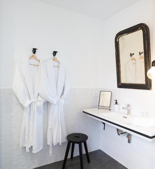 اتاق استاندارد با تخت بزرگ, Maison 1634   Parking, Petit Dejeuner Compris, Proche Centre, Climatisation, Piscine