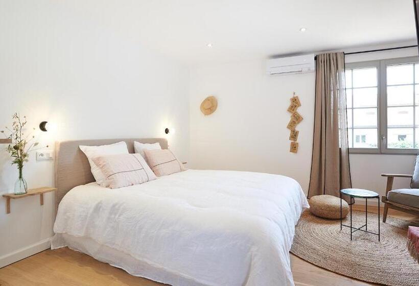 اتاق استاندارد با تخت بزرگ, Maison 1634   Parking, Petit Dejeuner Compris, Proche Centre, Climatisation, Piscine