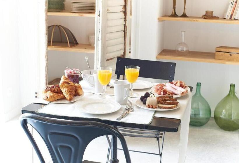 اتاق استاندارد با تخت بزرگ, Maison 1634   Parking, Petit Dejeuner Compris, Proche Centre, Climatisation, Piscine