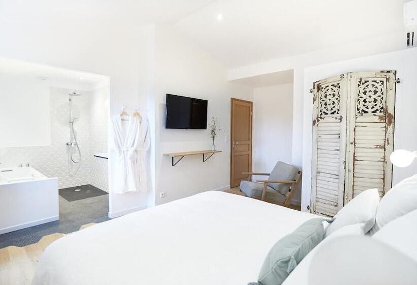 سوئیت با وان آب گرم, Maison 1634   Parking, Petit Dejeuner Compris, Proche Centre, Climatisation, Piscine
