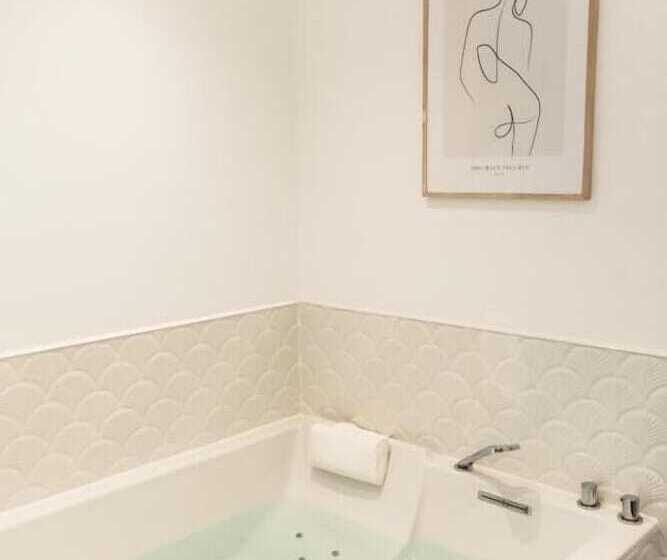 سوئیت با وان آب گرم, Maison 1634   Parking, Petit Dejeuner Compris, Proche Centre, Climatisation, Piscine