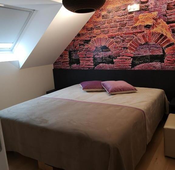 اتاق خانوادگی, B&b Atuatuca