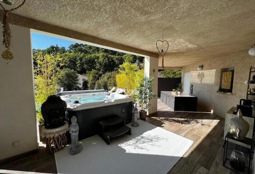 풀장 전망 스위트, Suite Romantique Le Temps D Un Instant Loveroom Hammam Jacuzzi Piscine