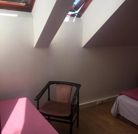Quarto Estandar Cama King para Deficientes Físicos, Göncölház