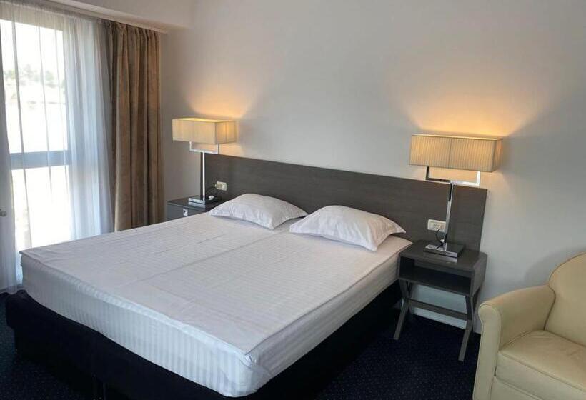 اتاق لوکس با بالکن, Urban 7 Residence