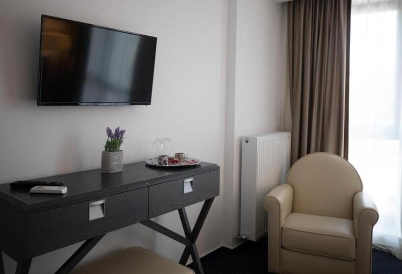 اتاق لوکس با بالکن, Urban 7 Residence