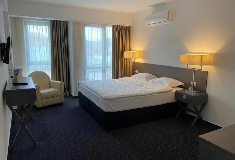 اتاق لوکس با بالکن, Urban 7 Residence