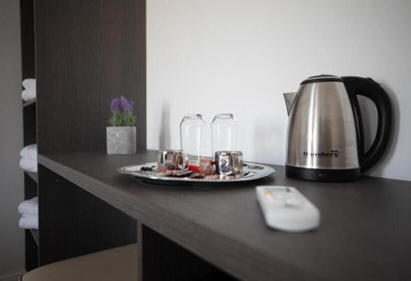 اتاق لوکس با بالکن, Urban 7 Residence