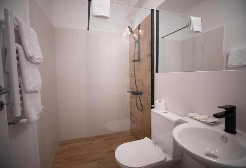 اتاق لوکس با بالکن, Urban 7 Residence