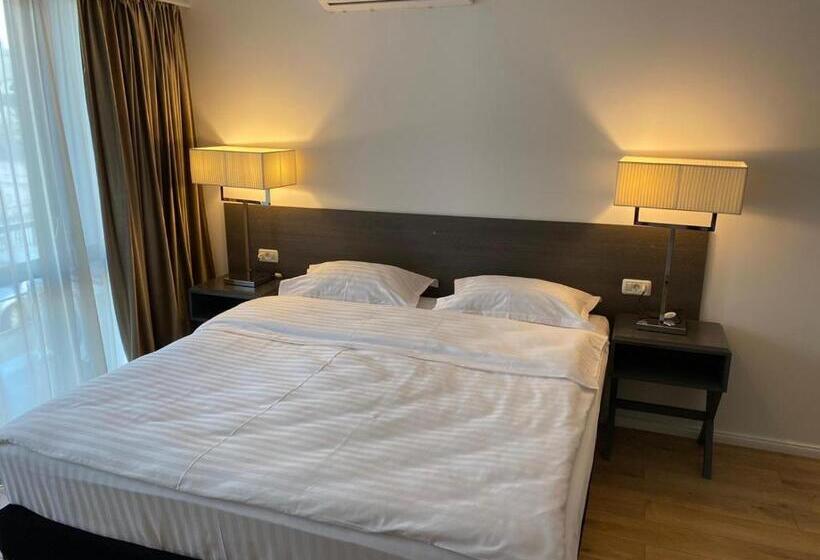 اتاق لوکس با بالکن, Urban 7 Residence