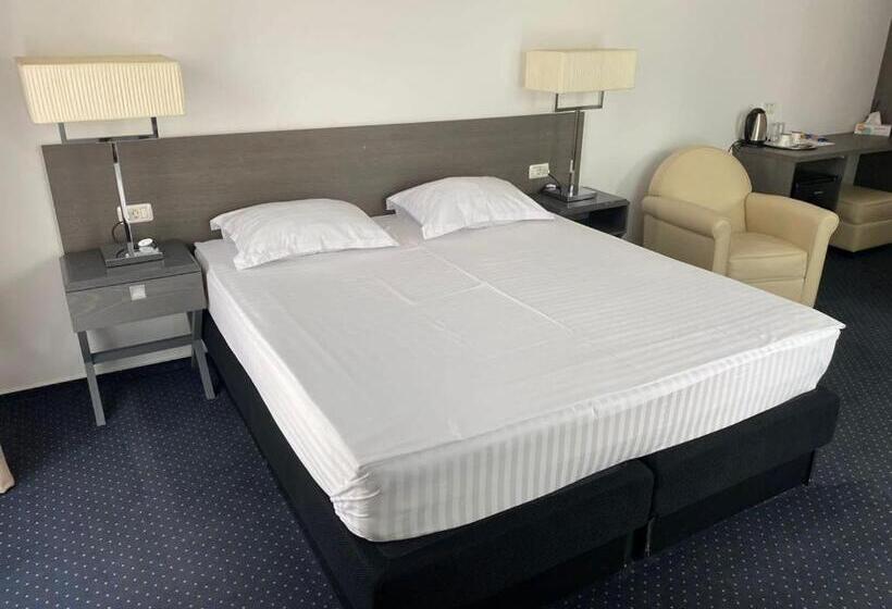 اتاق لوکس با بالکن, Urban 7 Residence