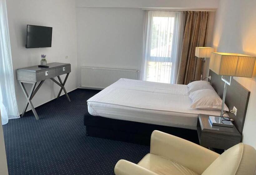 اتاق لوکس با بالکن, Urban 7 Residence